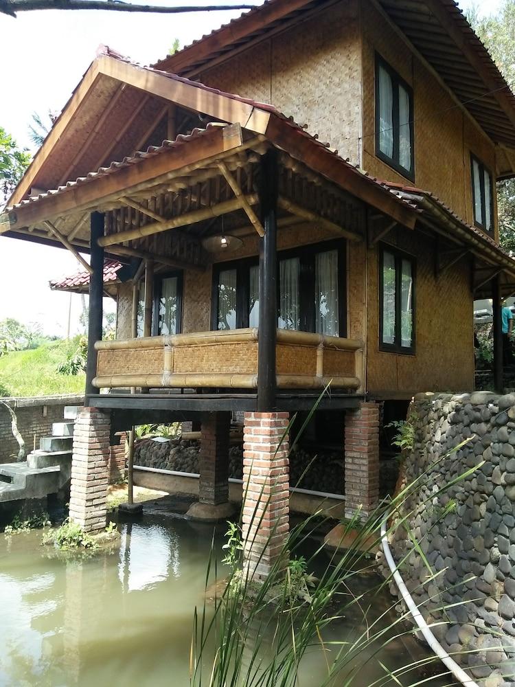 Bukit Alamanda Resort Garut Exterior photo