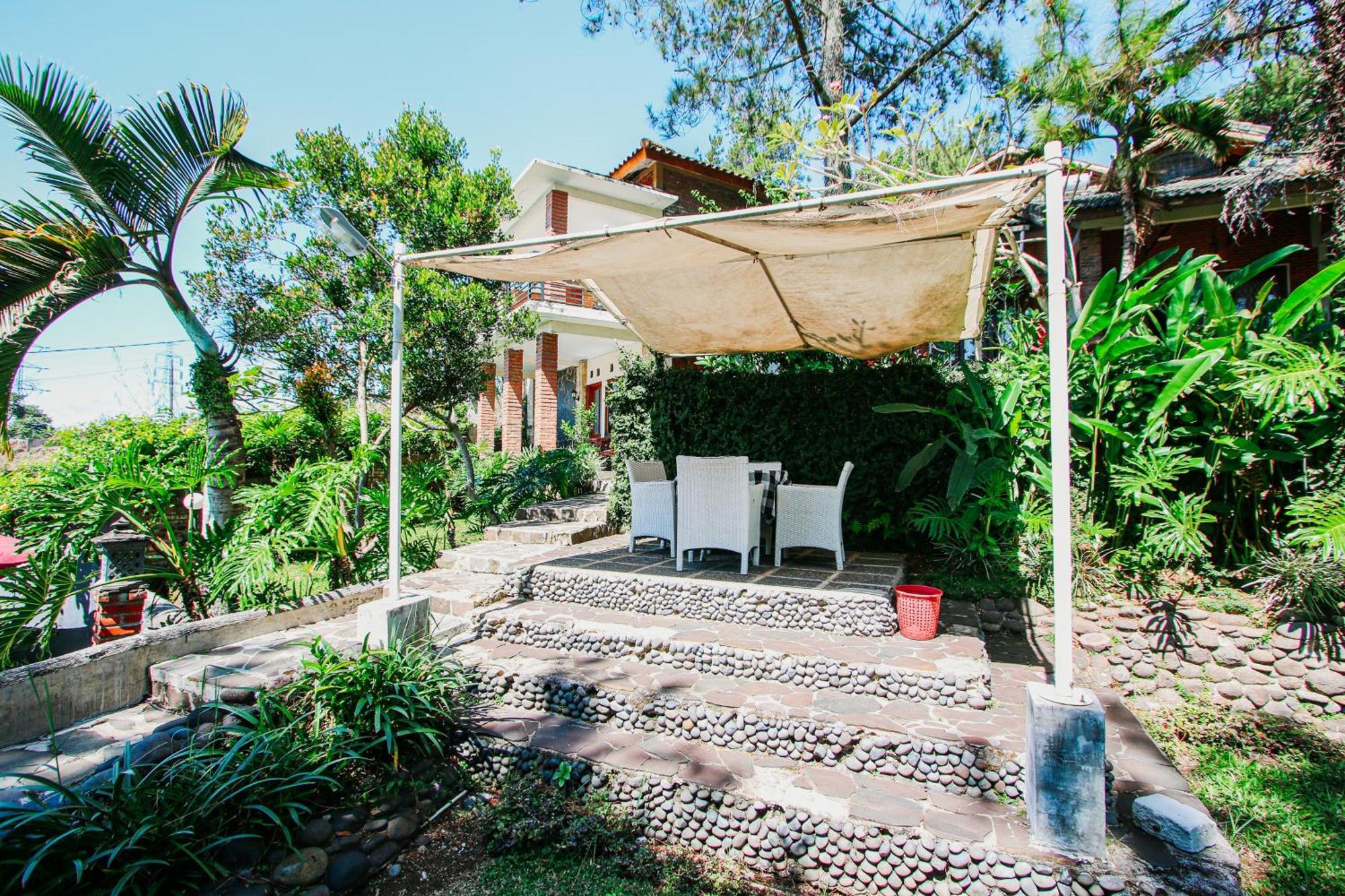 Bukit Alamanda Resort Garut Exterior photo